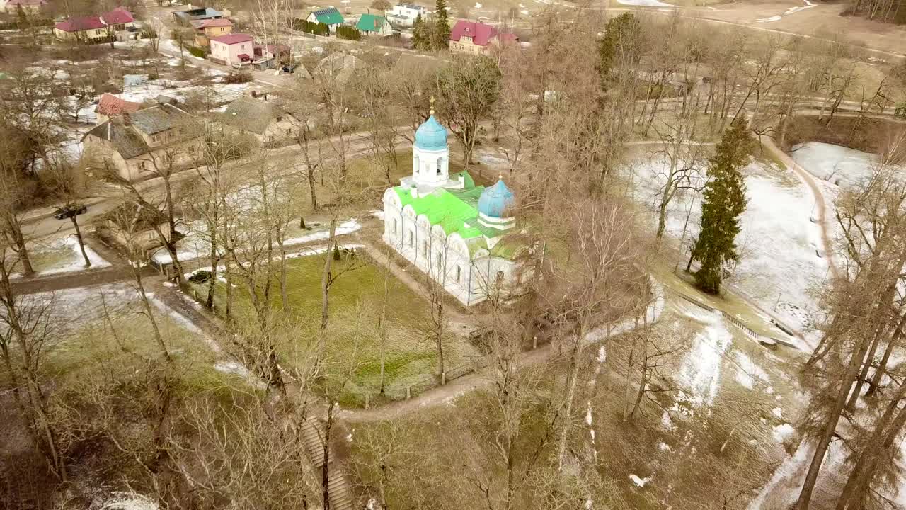 세시스 성 유적, 공원, 시청 및 교회