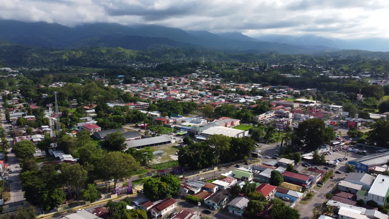 Vivace panorama urbano dell'Honduras ripreso da drone