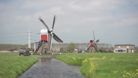 Molinos-De-Viento-Inleiderdorp,leiden,-Países-Bajos-Bombeando-Agua-Desde-Pólderes-Bajos