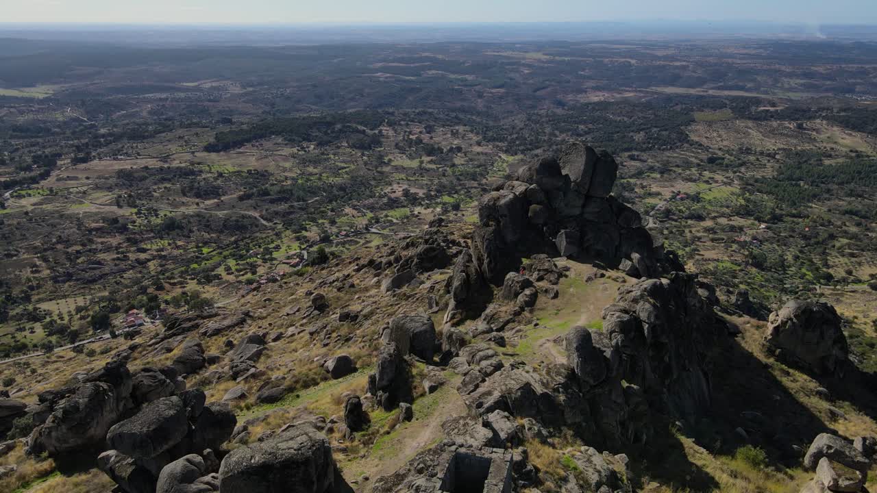 fortificación del castillo de monsanto y vista panorámica, portugal