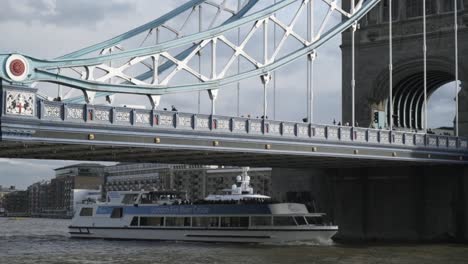 london eye river cruise passing under tower bridge