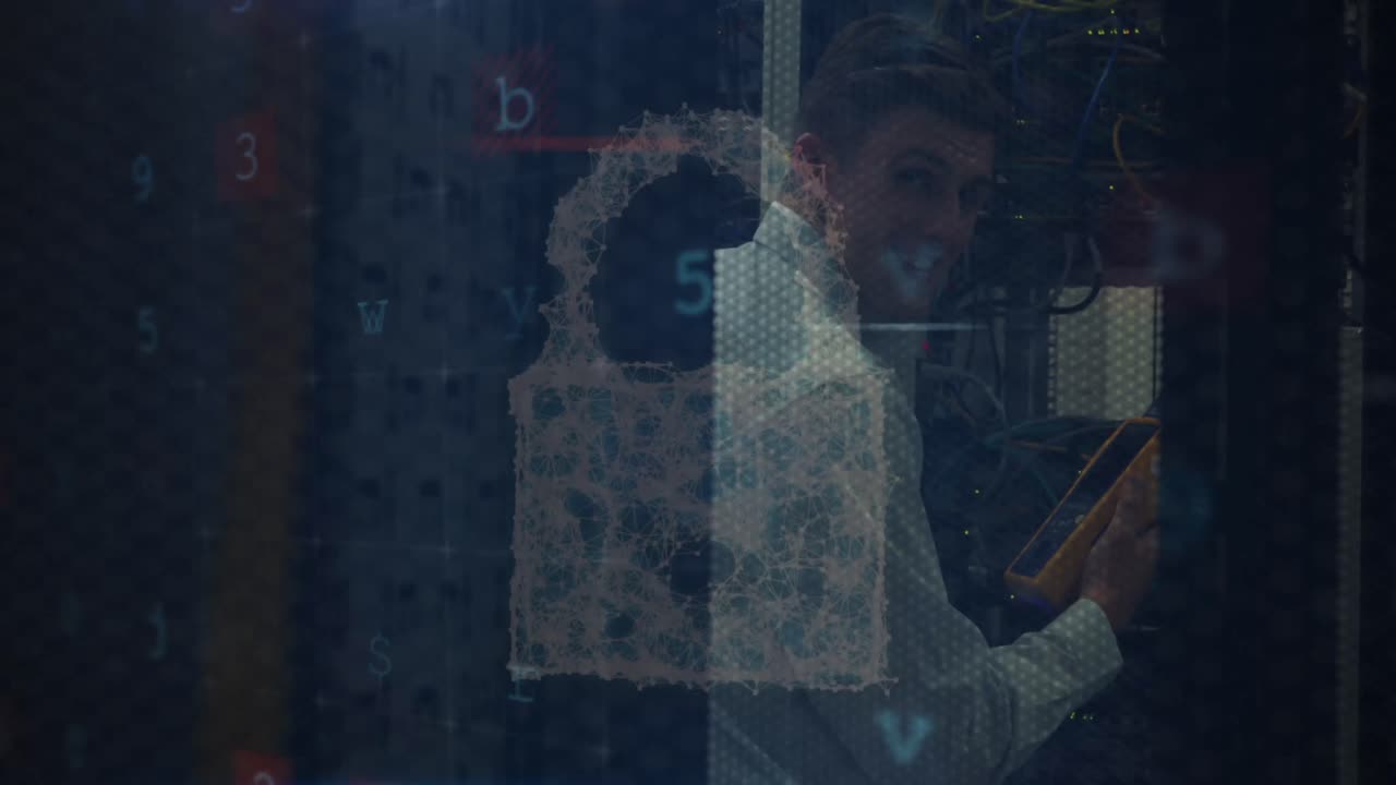 animación del procesamiento de datos sobre el trabajador de la sala de servidores caucásico