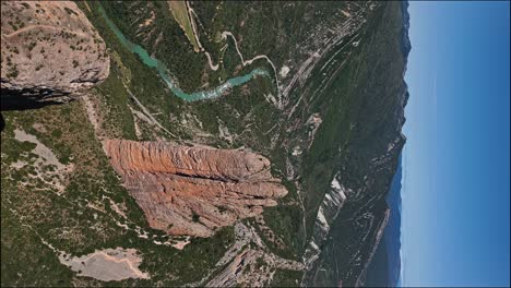 vertical, las peñas de riglos, huesca, province d'aragon, en espagne