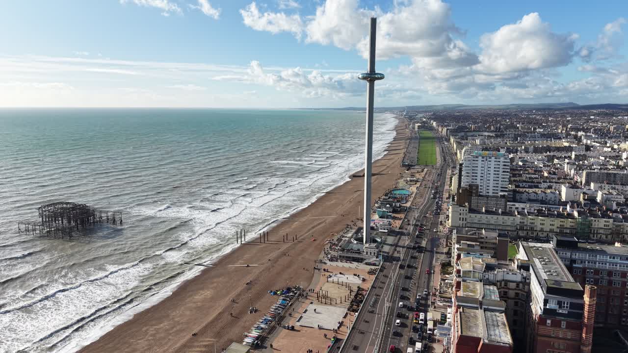 Brighton i360-strand en stad drone, luchtfoto zonnige dag blauwe lucht