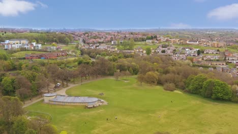 Día-Encantador-En-El-Parque-De-La-Ciudad-De-Sheffield-Inglaterra-Vista-Aérea