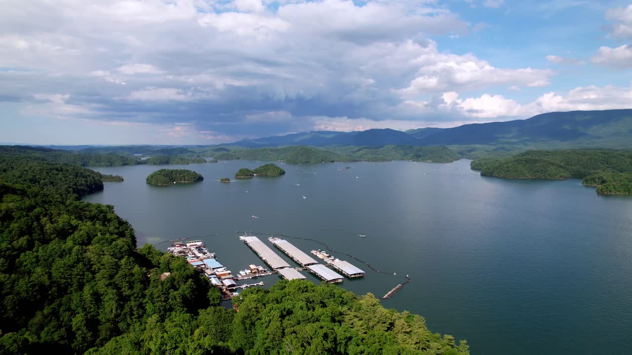 브리스톨과 존슨 시티 및 킹스포트 근처 테네시 동부의 공중 철수 사우스 홀스턴 호수 정박지