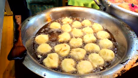 Traditioneller-Lateinamerikanischer-Fritter-stand.-Guatemaltekische-Buñuelos