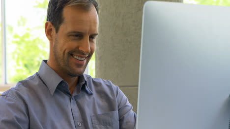 Male-executive-working-on-computer-at-desk-4k