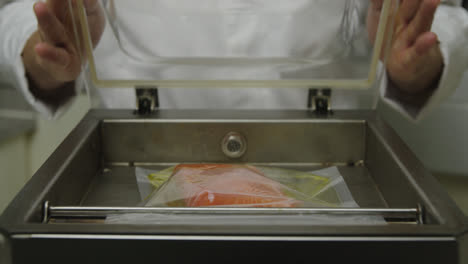 Stocking-fresh-salmon-fish-fillet-in-sealed-container