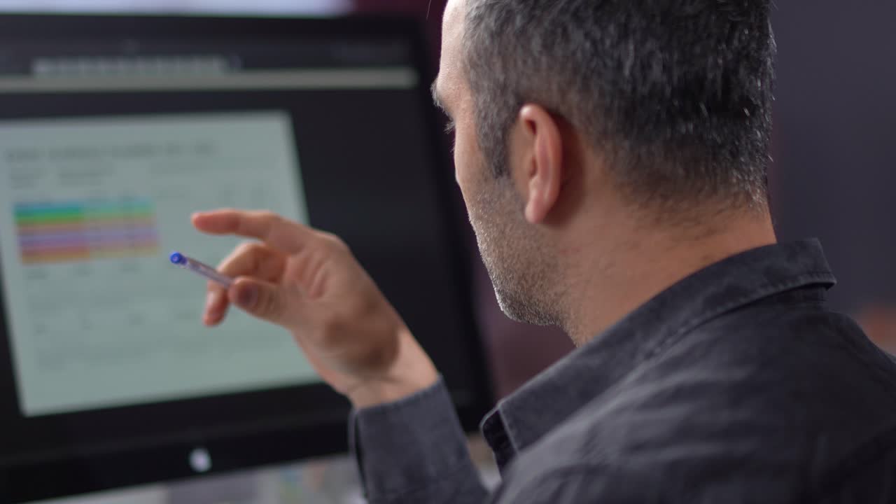 análisis gráfico en la computadora.