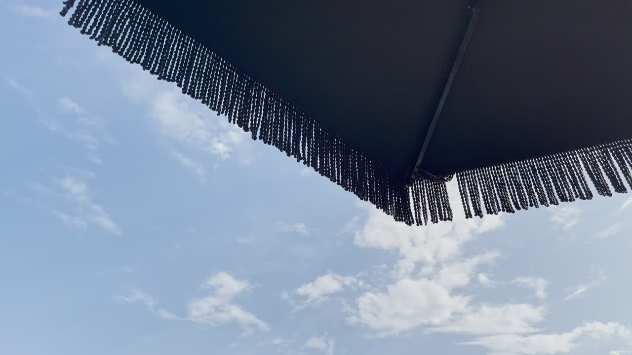 그리스 할키디키 반도의 청정 파란 발 해변