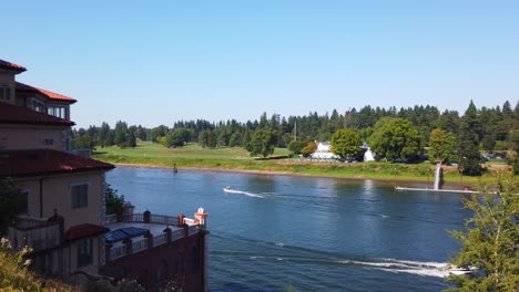 barcos en el río willamette