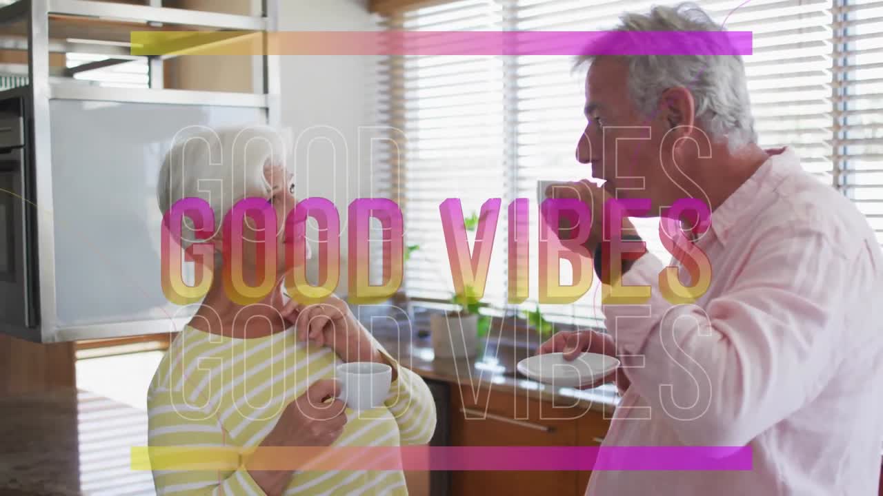 Animation de "bonnes ondes" en rose sur un couple de personnes âgées caucasiennes heureux prenant un café et discutant dans la cuisine