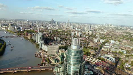 Vista-Superior-Del-Edificio-En-La-Ciudad-De-Londres