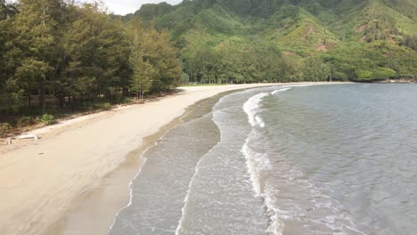 Low-coastline-view-of-Kahana-Bay