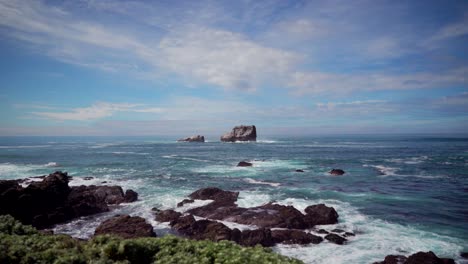 Vista-De-Cerca-De-Las-Olas-Del-Océano-En-La-Costa-Pacífica-De-California