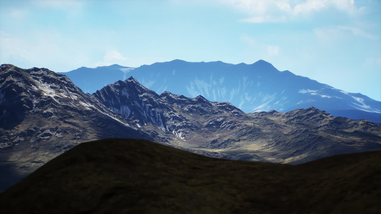 majestuoso paisaje montañoso bajo un cielo azul claro durante el día