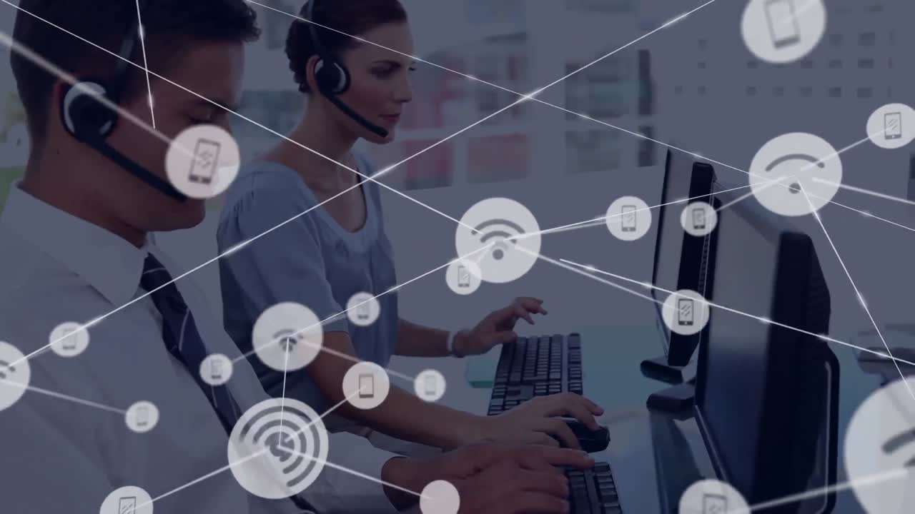 animación de la red de conexiones con iconos sobre diversas personas de negocios que usan auriculares telefónicos