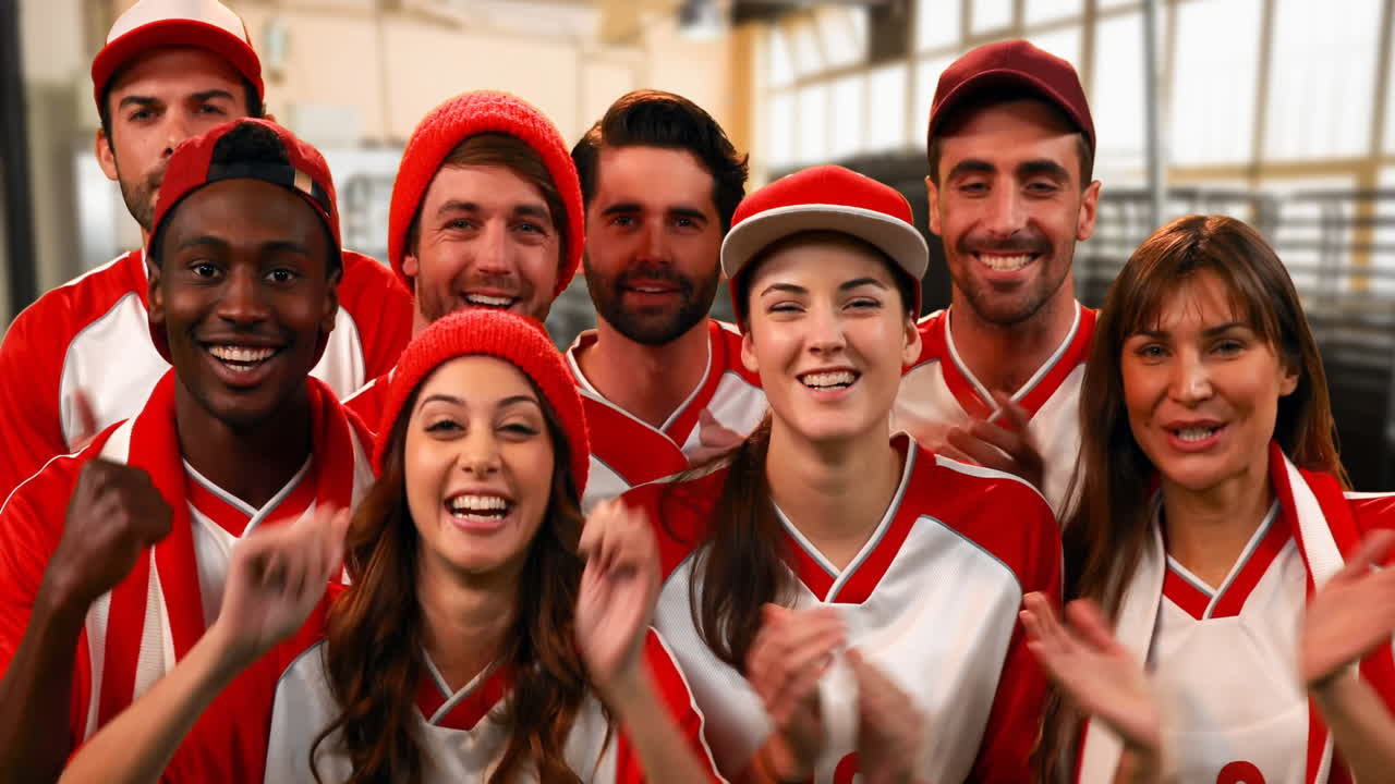 grupo de aficionados al deporte aplaudiendo en voz alta 4k