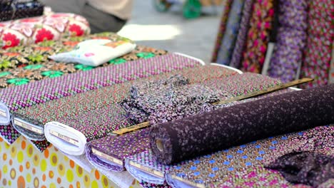 scarfs-in-marketplace-in-Birgi