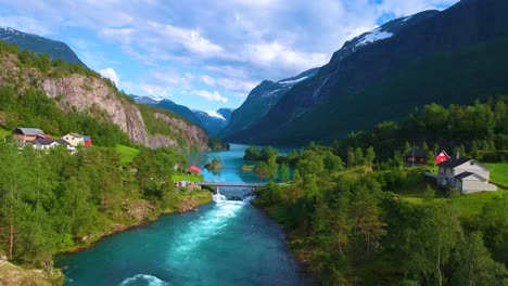 Lago-Lovatnet-Hermosa-Naturaleza-Noruega.