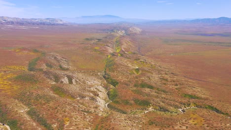 Muy-Buena-Antena-De-La-Falla-Del-Terremoto-De-San-Andreas-Que-Atraviesa-La-Llanura-Del-Carrizo-De-California-1