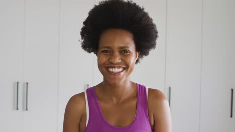 Portrait-of-happy-african-american-woman-looking-at-camera-and-smiling