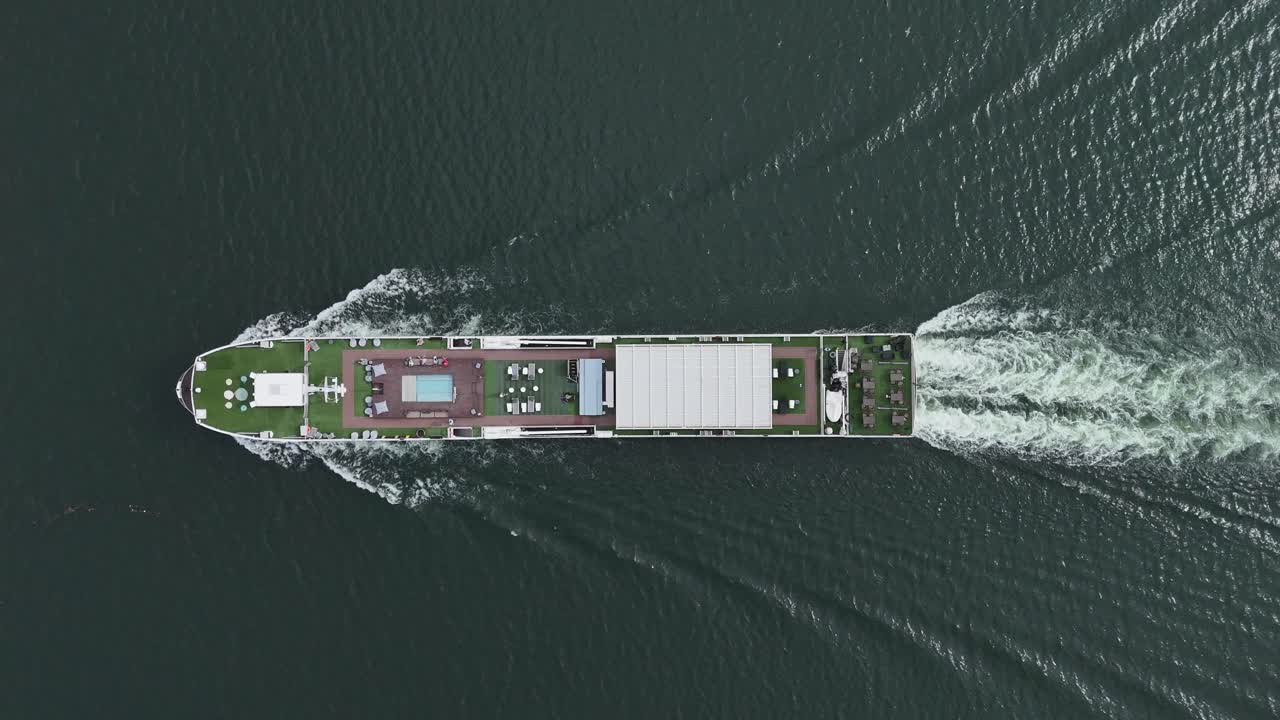 Touristic cruiseship in Douro river 2