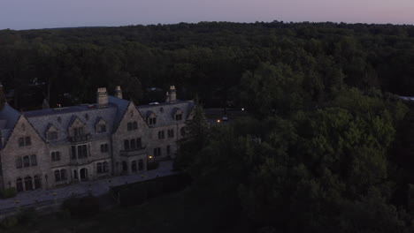 mansion located in li ny by night