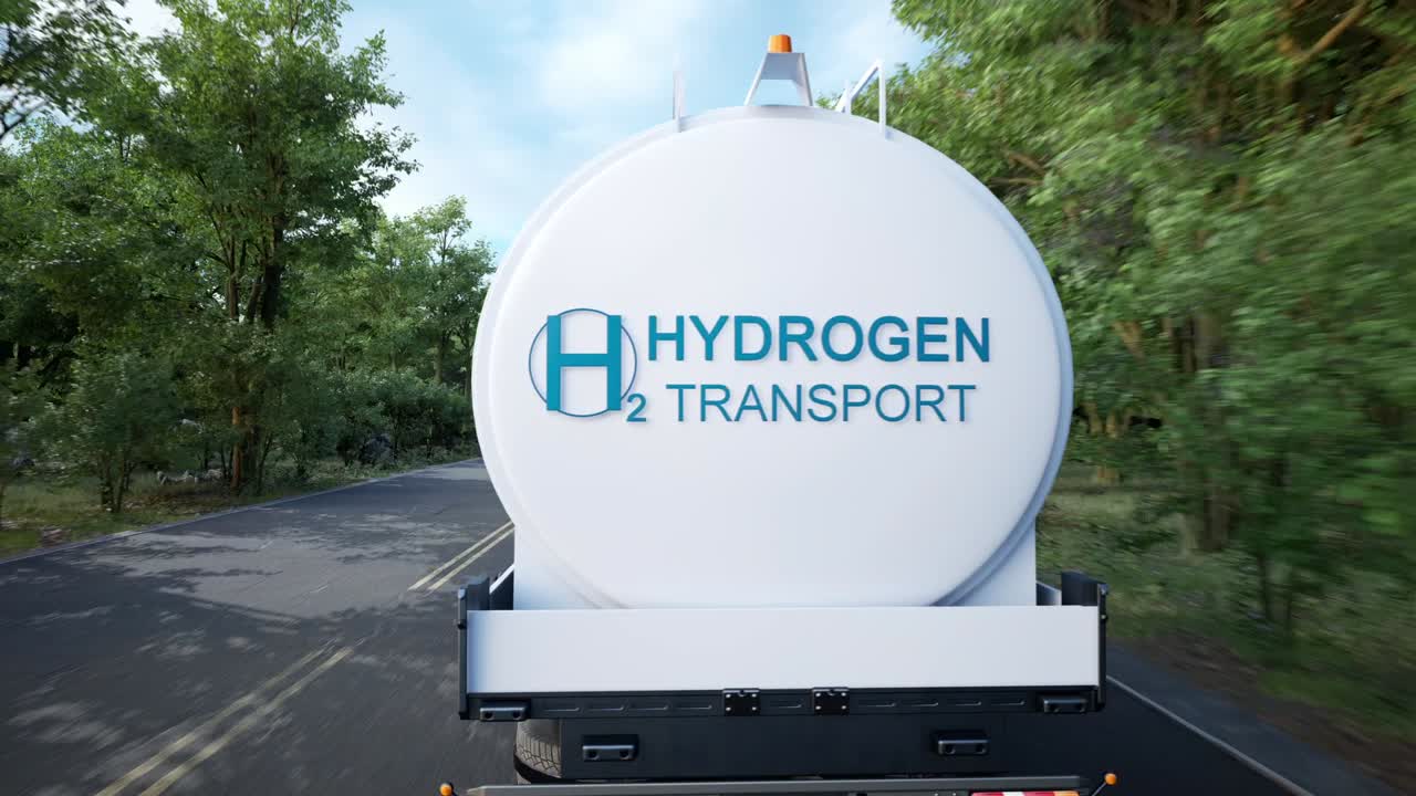 concepto de logística de hidrógeno. camión con remolque de tanque de gas en la carretera alineado