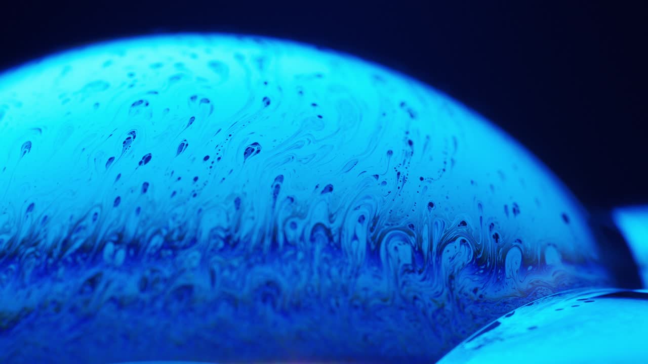 hermoso tiro abstracto con rayas de forma irregular y líneas de jabón