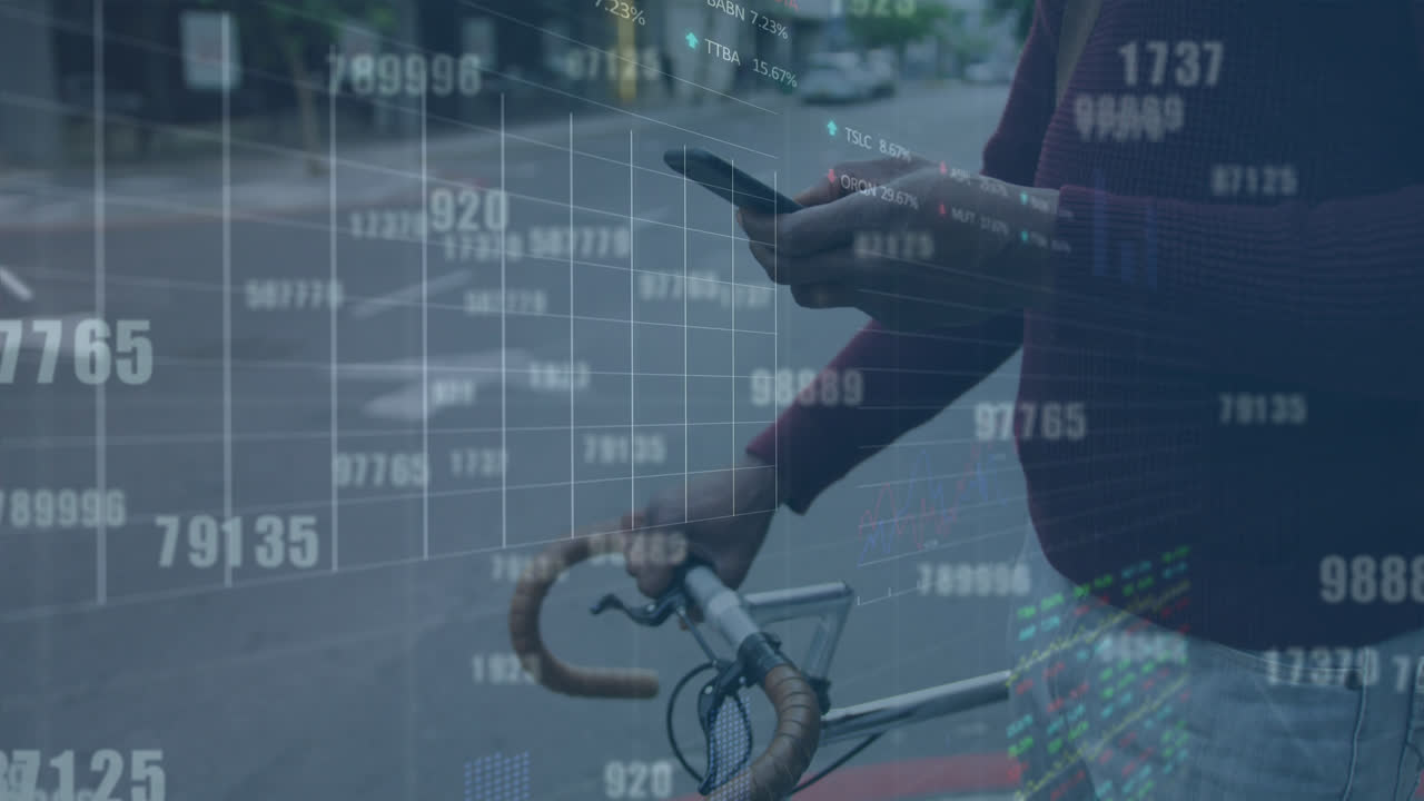 Animazione di numeri che cambiano su un uomo in bicicletta che usa lo smartphone per strada.