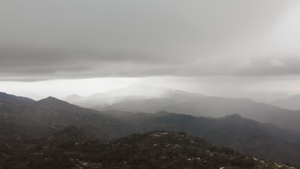 paisajes y valles en las colinas de taita, kenia