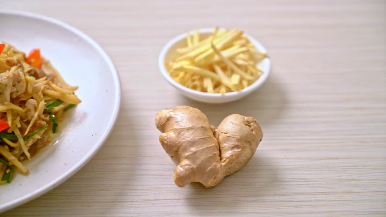 pollo salteado con jengibre - estilo de comida asiática