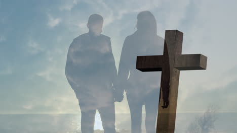 animación de cruz contra el lapso de tiempo del cielo nublado, vista trasera de una pareja caminando de la mano