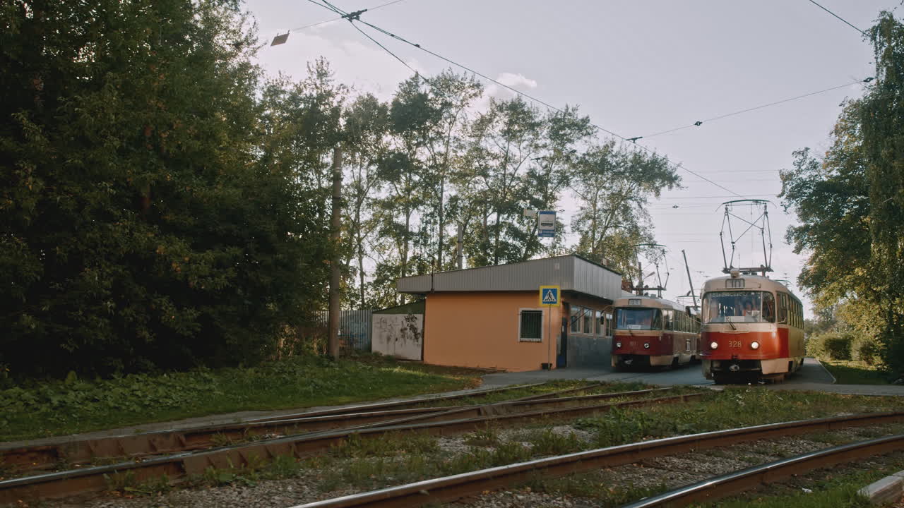 tranvía en el parque de la ciudad