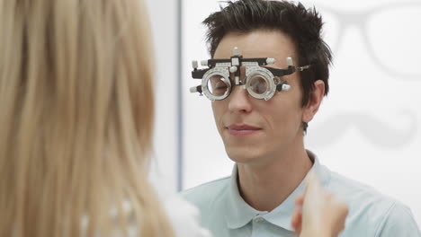examen ocular en el optometrista