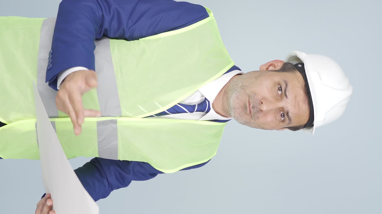 엔지니어의 수직 비디오는 카메라를 듣고 승인하지 않습니다.