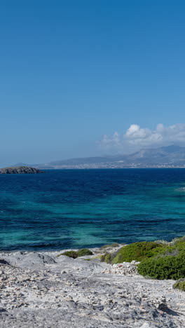 Faneromeni-Strand-In-Antiparos,-Griechenland-In-Vertikaler