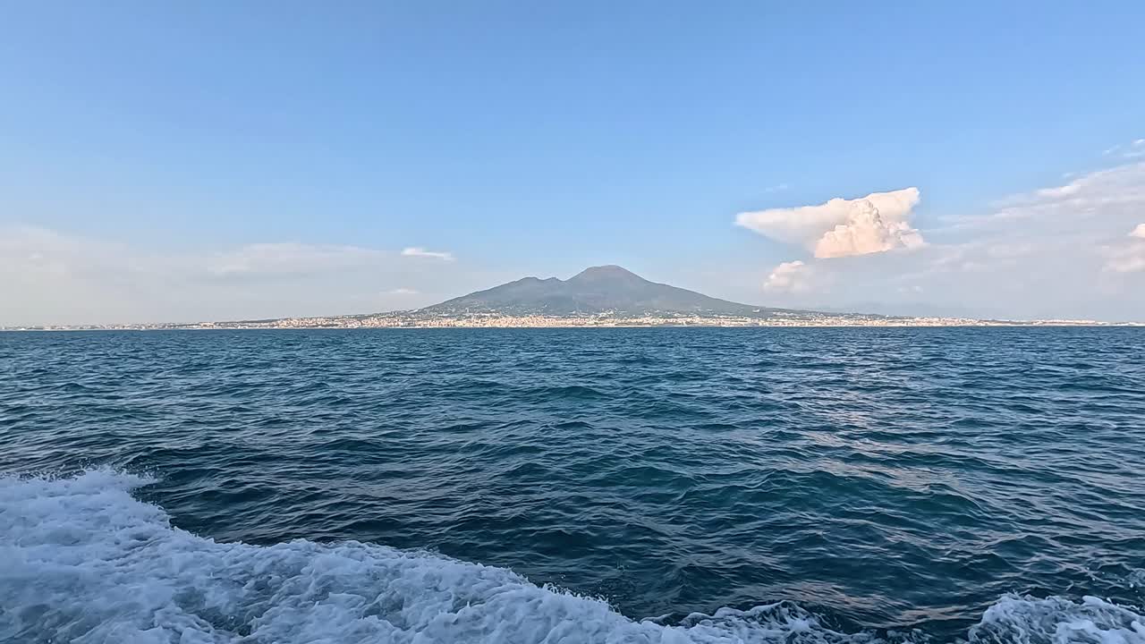 이탈리아의 소렌토 근처에서 조용한 보트 타기