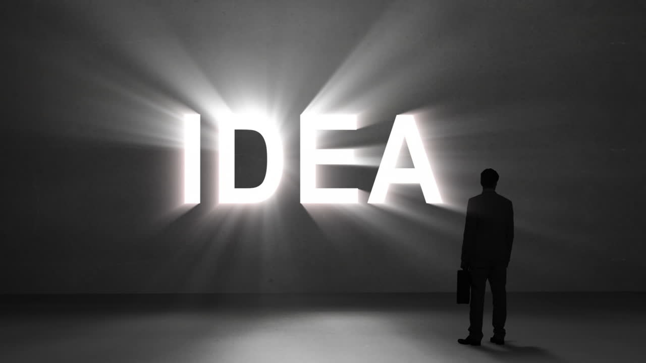 hombre de negocios mirando el texto de la idea gigante