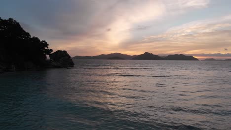 Schöner-Sonnenuntergang-Auf-La-Digue,-Einer-Insel-Der-Seychellen