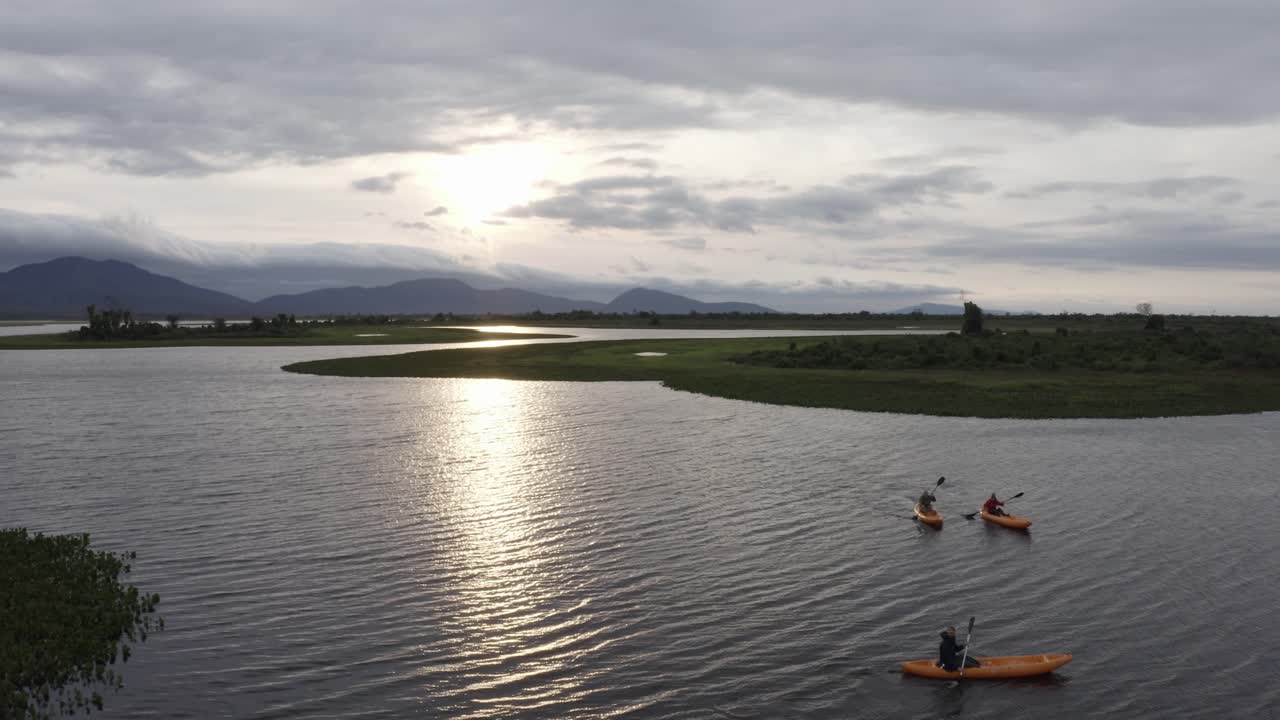 каякинг в регионе амолар в сезон дождей в пантанале