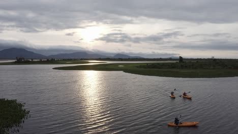 kayaking in amolar region in pantanal wet season