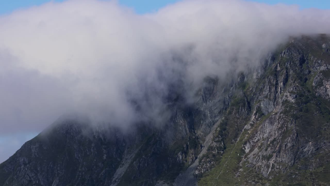 로포텐 (lofoten) 은 노르웨이의 노르드랜드 카운티에 있는 군도이다.