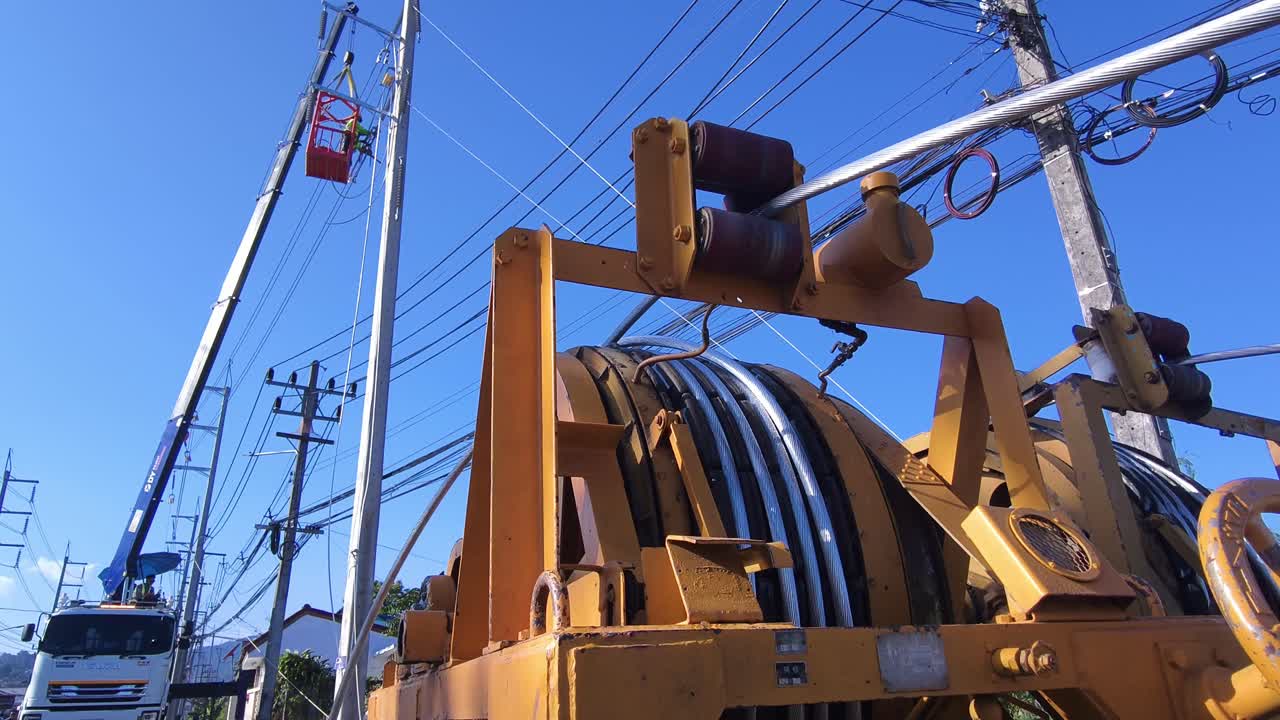 instalación de cables de líneas eléctricas