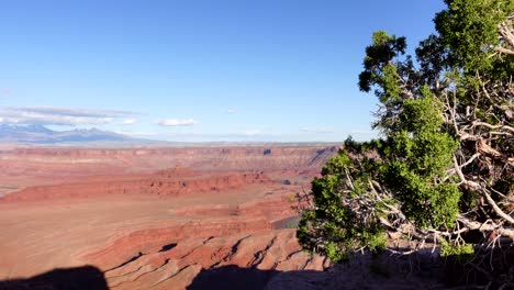 Slider-shot-of-canyons-and-rock-formations-at-Dead-Horse-Point