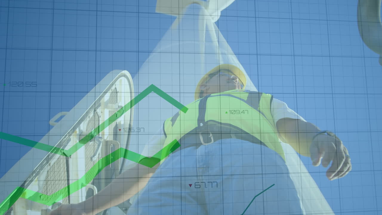 풍차 근처에 서 있는 남성 건축가의 낮은 각도 뷰를 통해 움직이는 녹색 그래프의 애니메이션