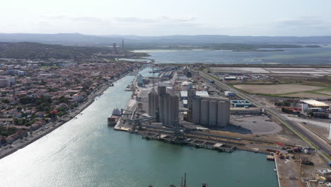 puerto-la-nouvelle puerto industrial comercial grúas aéreas de tiro silos de grano