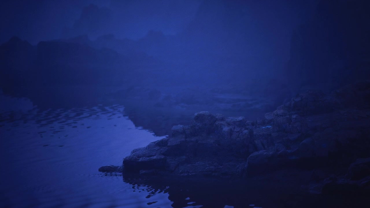 Atmosfera serena e ovattata con lievi increspature sulle rocce bagnate al crepuscolo.